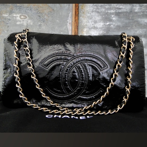 Rock and chain Chanel bag ,with certificate of authenticity, used like new - Picture 1 of 3